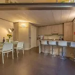 Lägenhet Lovely & Quiet Loft Next To Porta Nuova Station *