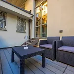 Lägenhet Lovely & Quiet Loft Next To Porta Nuova Station *